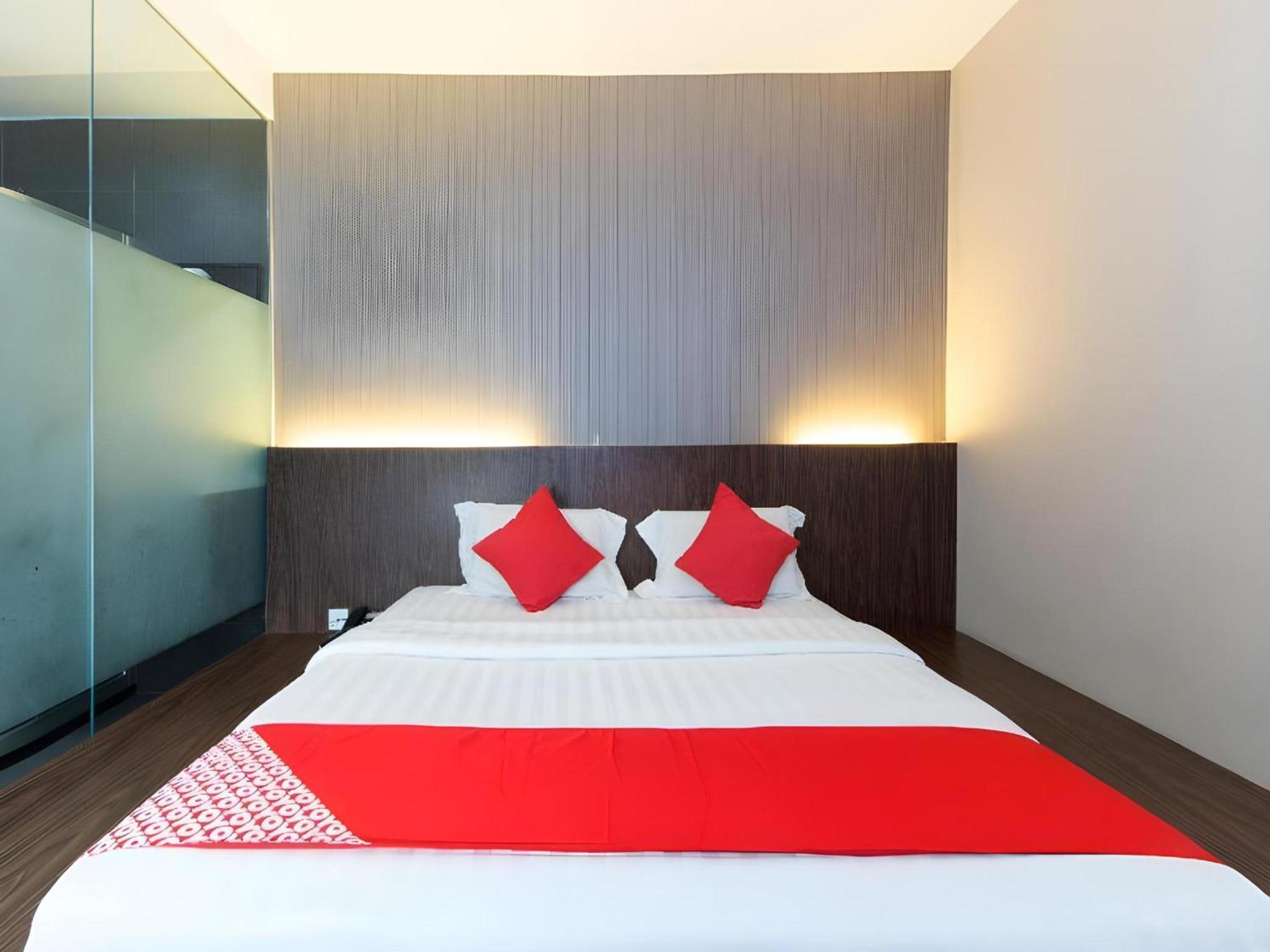 Super Oyo 340 Comfort Hotel Kampong Batu Belah Exterior foto