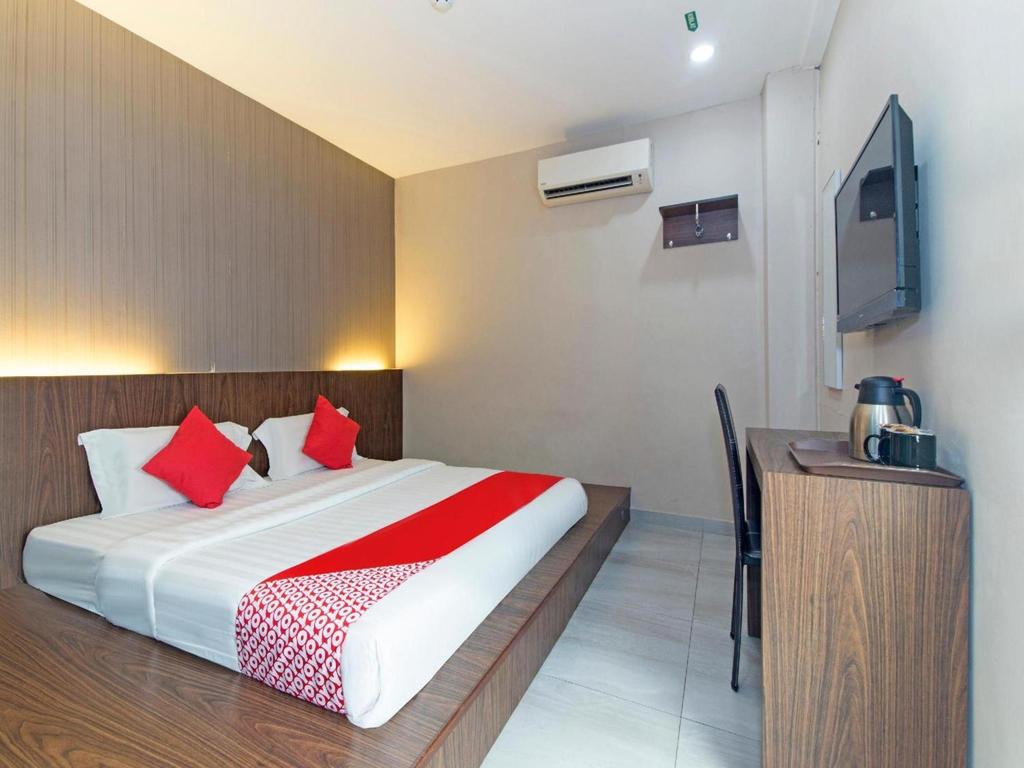 Super Oyo 340 Comfort Hotel Kampong Batu Belah Exterior foto