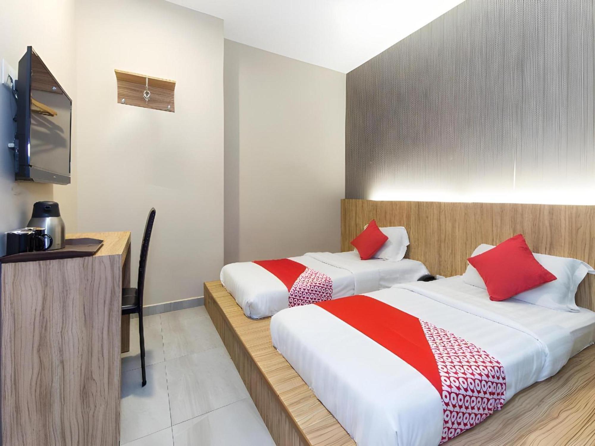 Super Oyo 340 Comfort Hotel Kampong Batu Belah Exterior foto
