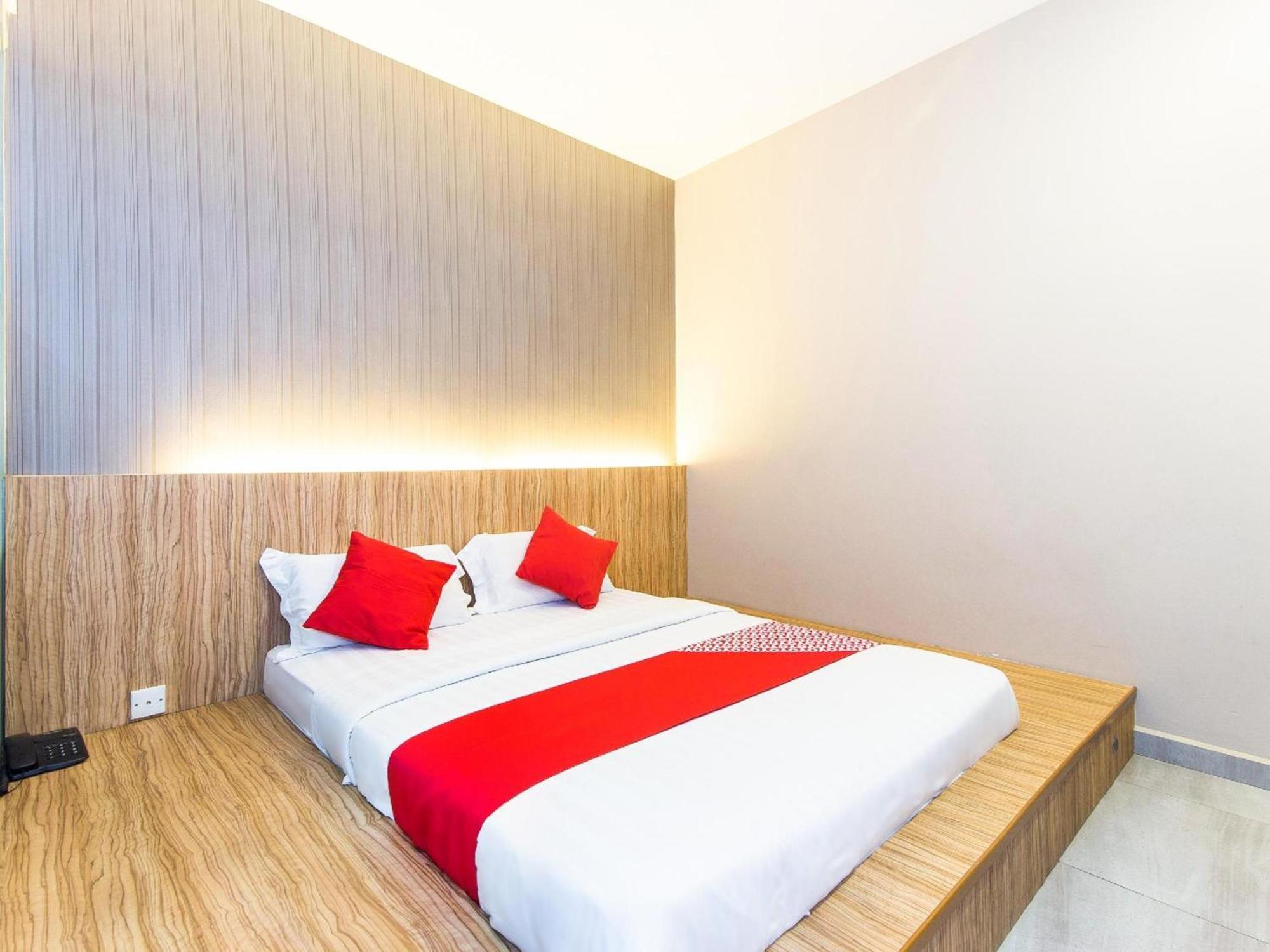 Super Oyo 340 Comfort Hotel Kampong Batu Belah Exterior foto