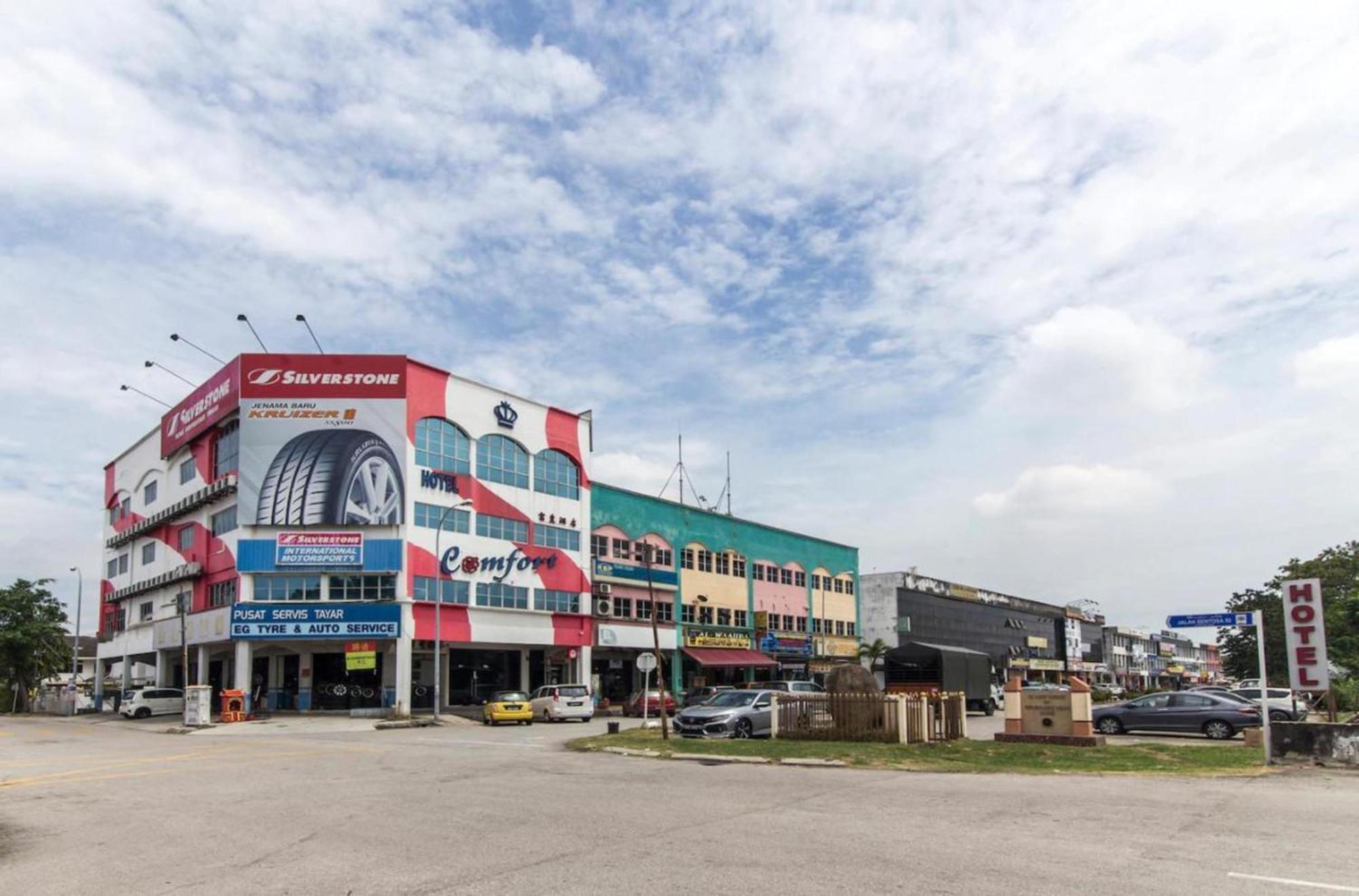 Super Oyo 340 Comfort Hotel Kampong Batu Belah Exterior foto